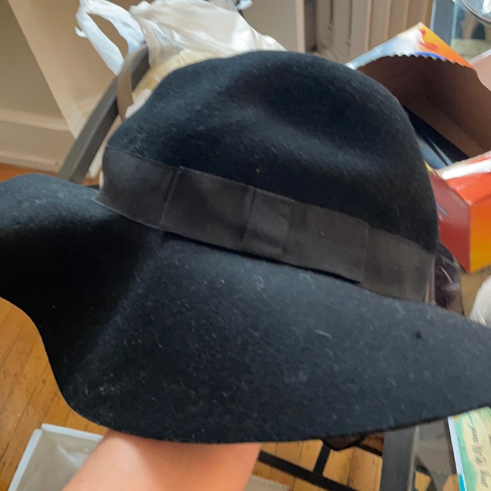 Barely worn old navy bat, needs fuzzies removed